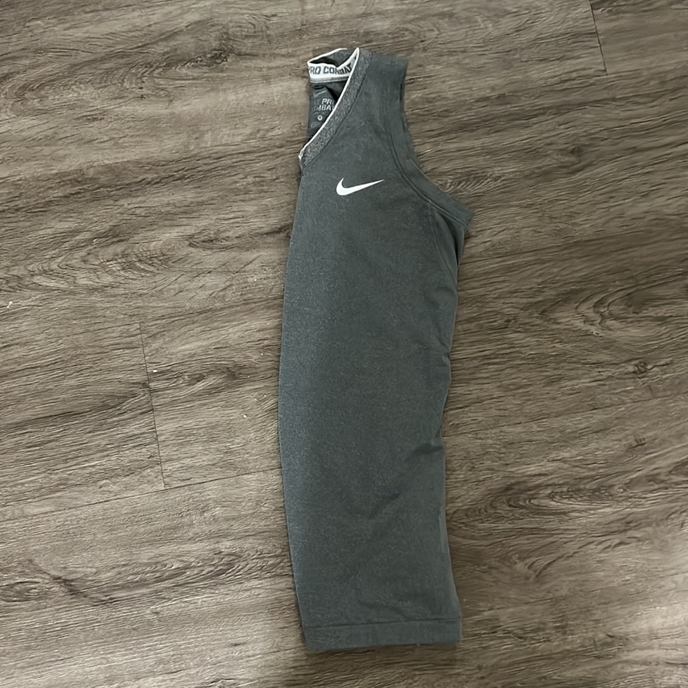 Nike Pro Combat tank - Picture 2 of 4